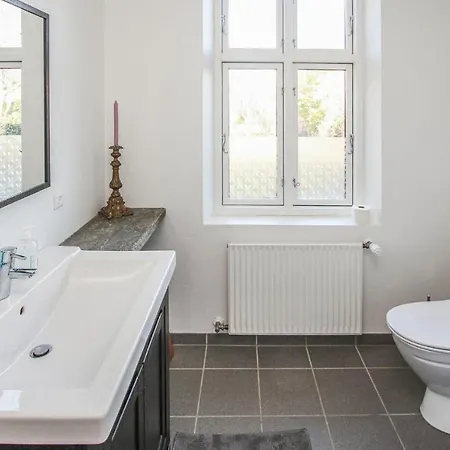 Amazing In Sams With 3 Bedrooms And Wifi Toftebjerg
